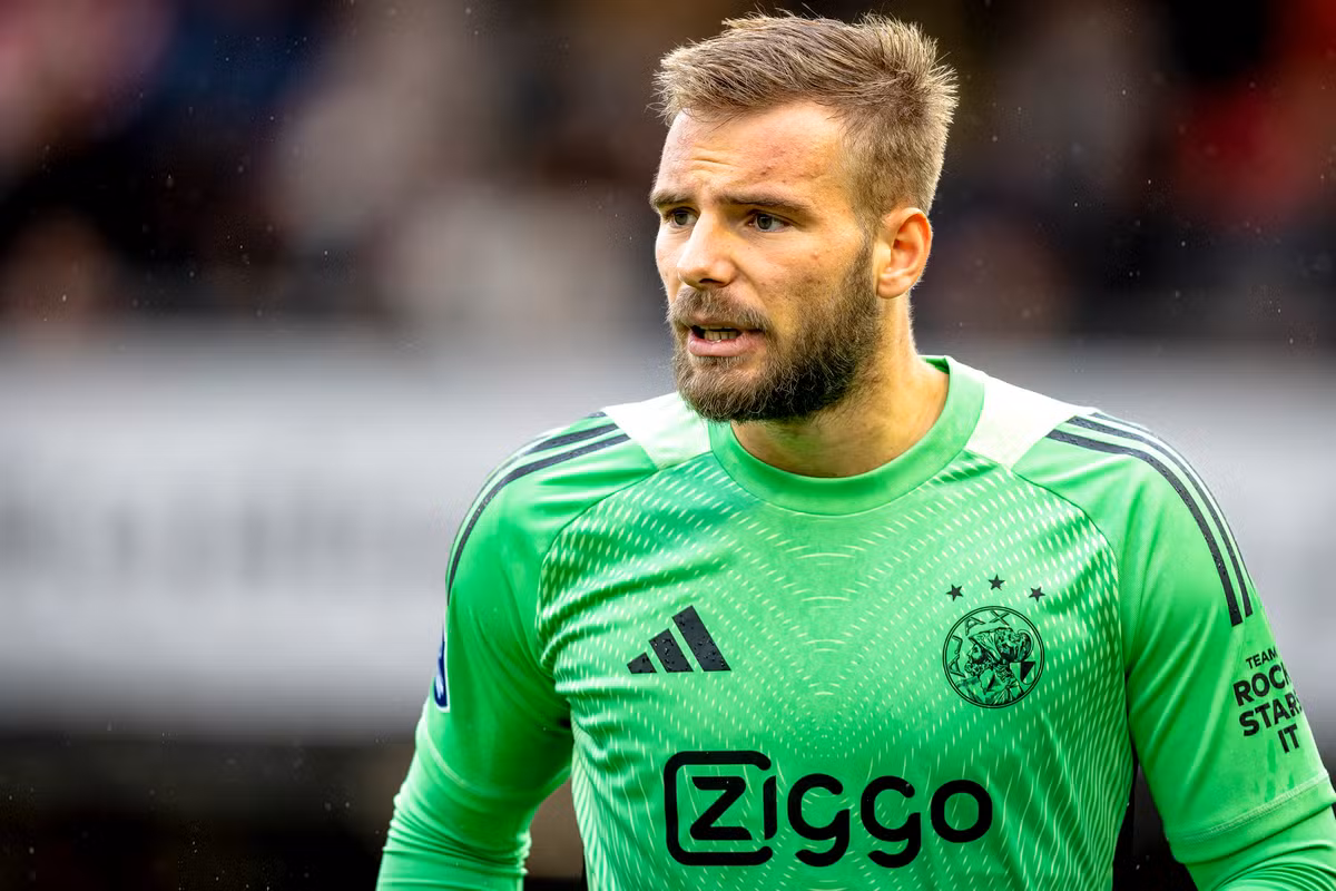 ဒူးအရွတ်စုတ်ပြဲဒဏ်ရာကြောင့် ရာသီကုန်အထိ အနားယူရမယ့် အေဂျက်စ်ဂိုးသမားဂျာရော့စ်