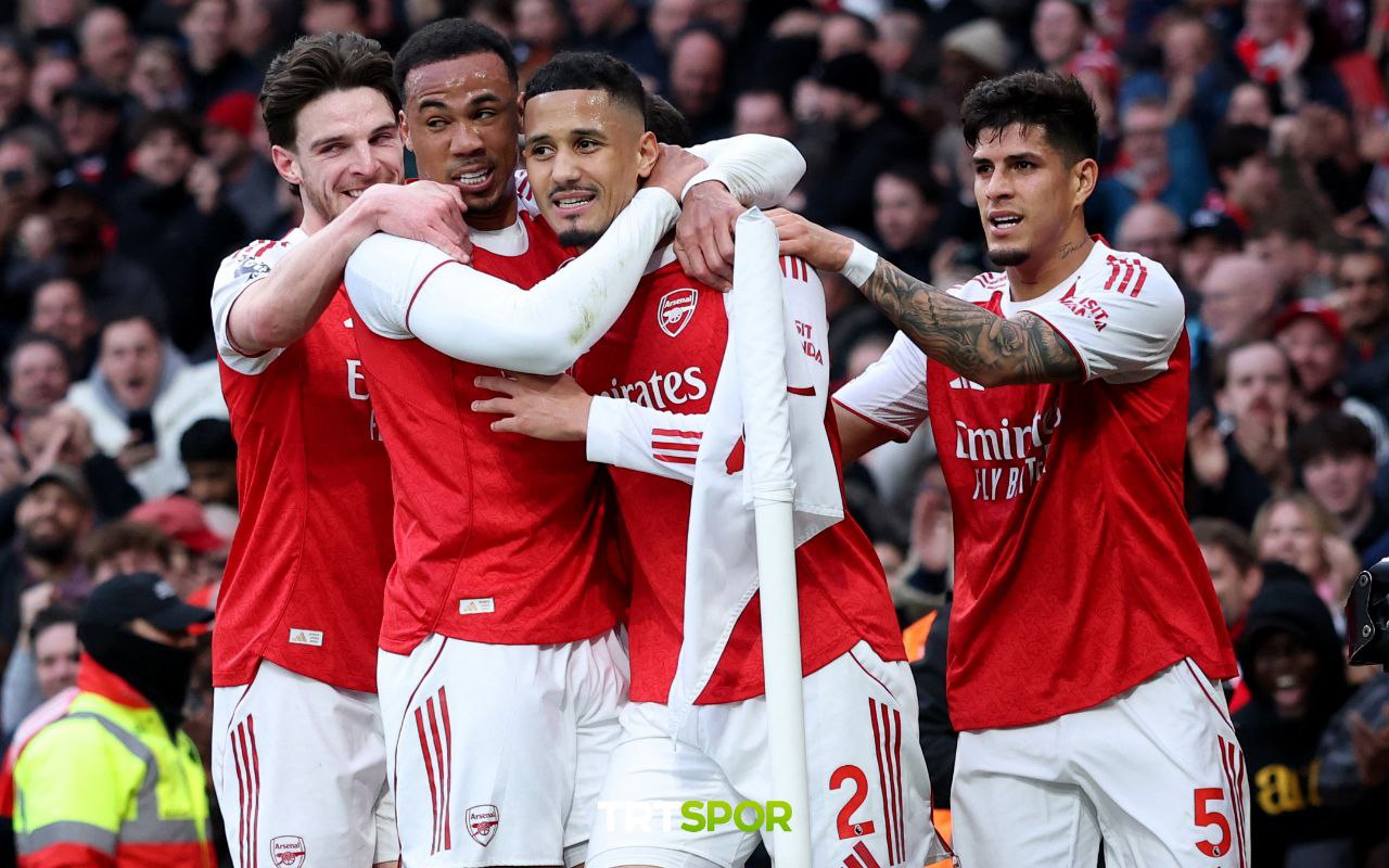 လန်ဒန်ဒါဘီနိုင်ပွဲနဲ့အတူ အမှတ်ပေးဇယားထိပ်ဆုံးနေရာမှာ ငါးမှတ်ဖြတ်ဦးဆောင်နေတဲ့ အာဆင်နယ်