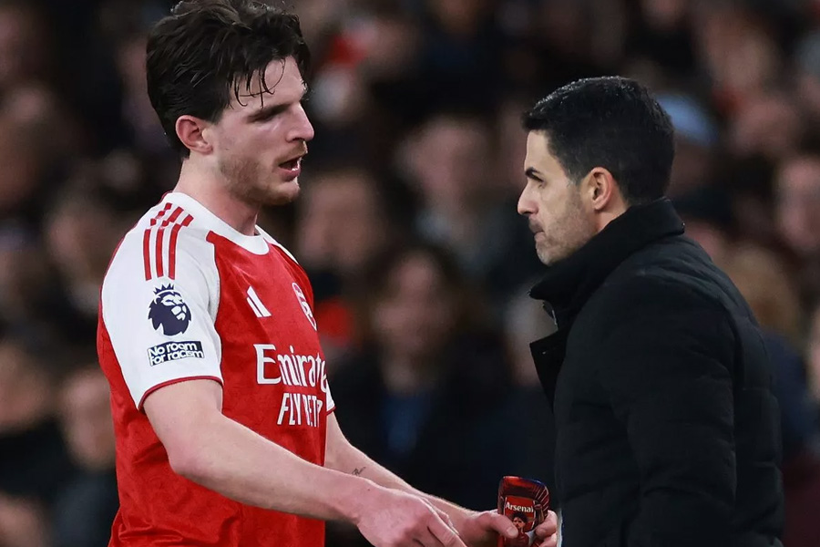 ဘရန့်ဖို့ဒ်နဲ့ပွဲမှာ ဒဏ်ရာရခဲ့တဲ့ ဒီကလန်ရိုက်စ်ရဲ့အခြေအနေကို အသိပေးလာတဲ့ အာတီတာ