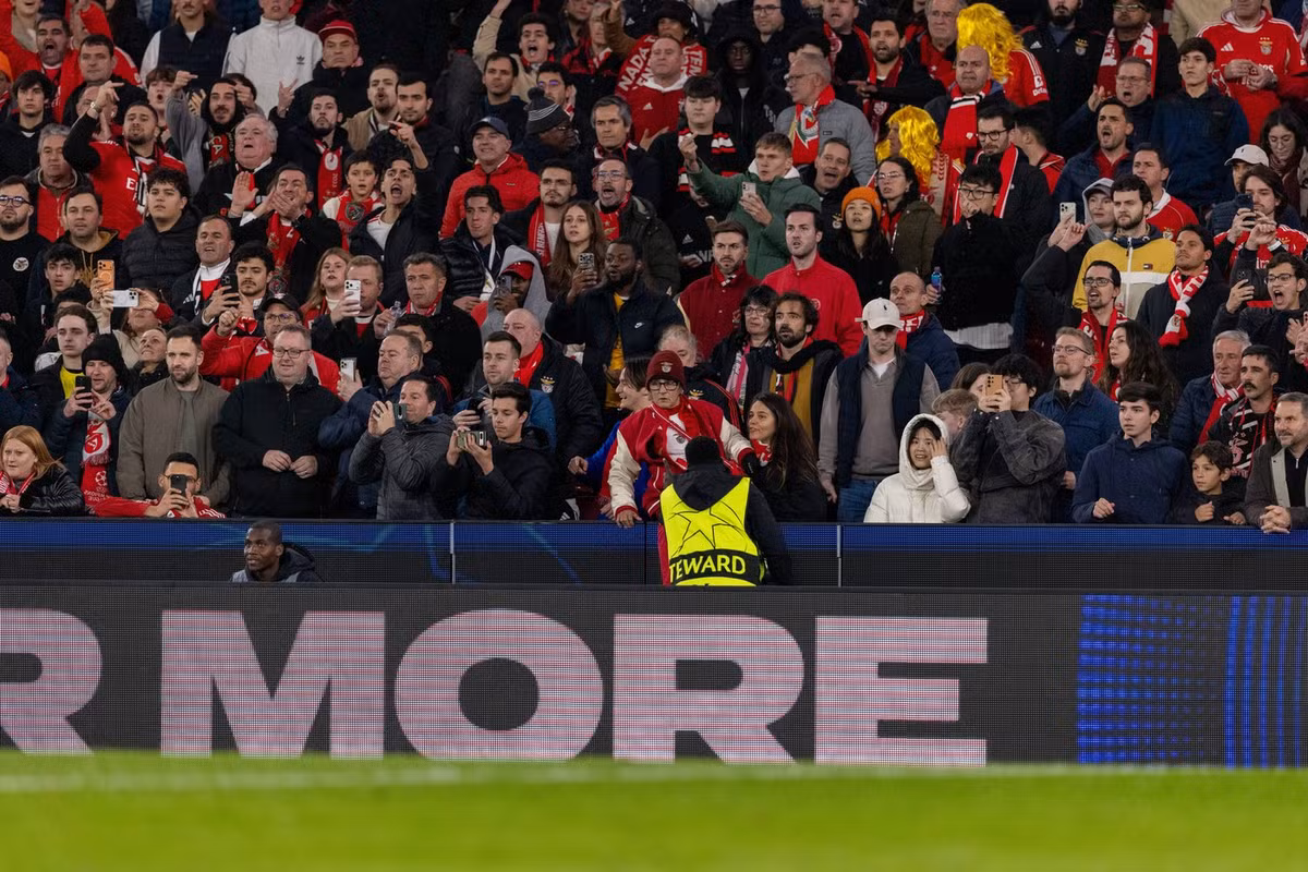 ရီးရဲလ်မက်ဒရစ်နဲ့ပွဲစဉ်အတွင်း လူမျိုးရေးခွဲခြားစော်ကားမှုပြုလုပ်ခဲ့တဲ့ အဖွဲ့ဝင်ငါးဦးကို ဘင်ဖီကာအသင်း အရေးယူ